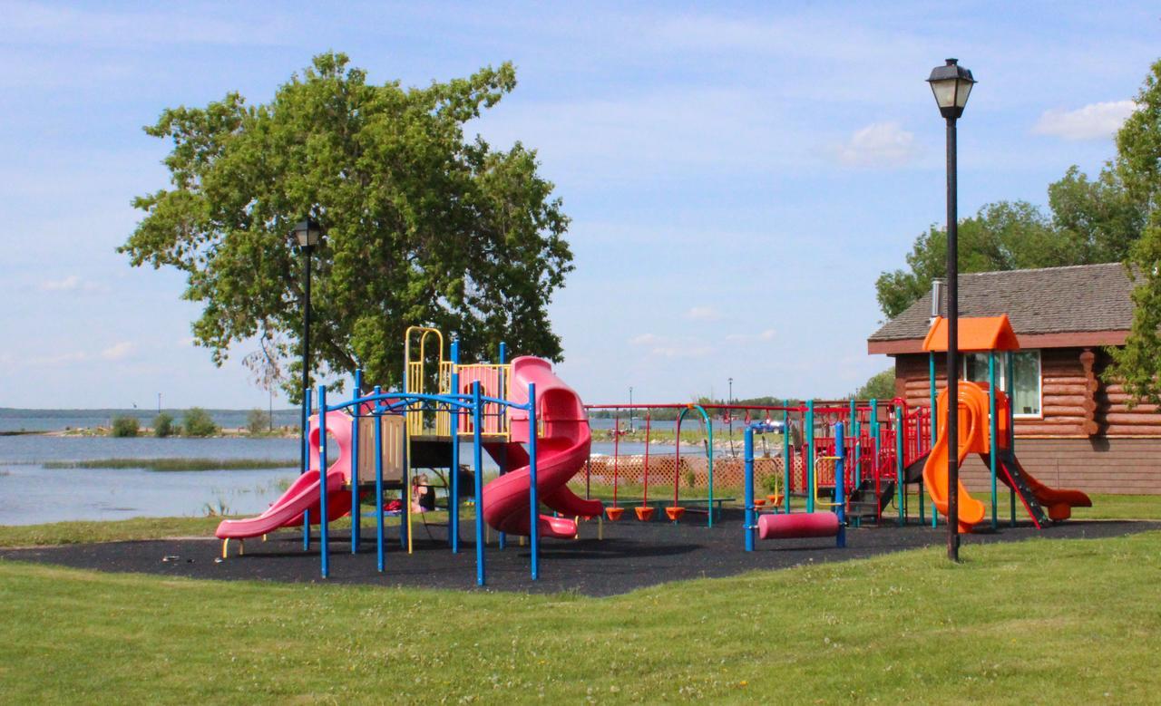 Alberta Beach Inn And Suites المظهر الخارجي الصورة